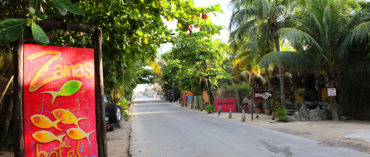 tulum-beach-zamas-sign-road